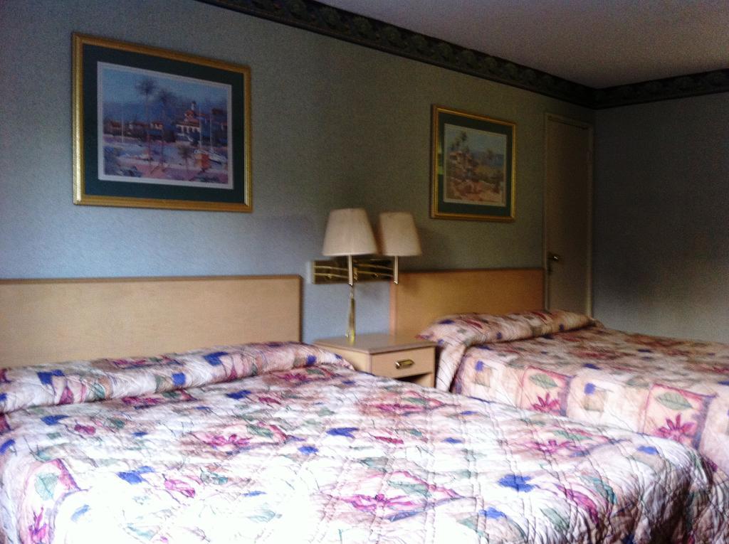 Civic Center Inn 산타아나 객실 사진